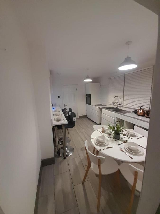 3-Bed House In London Self-Contained In Ladywell Villa Exterior photo