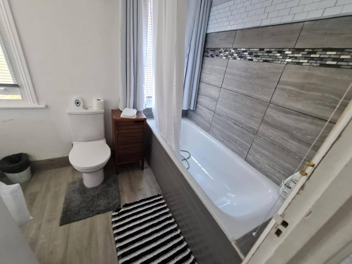 3-Bed House In London Self-Contained In Ladywell Villa Exterior photo