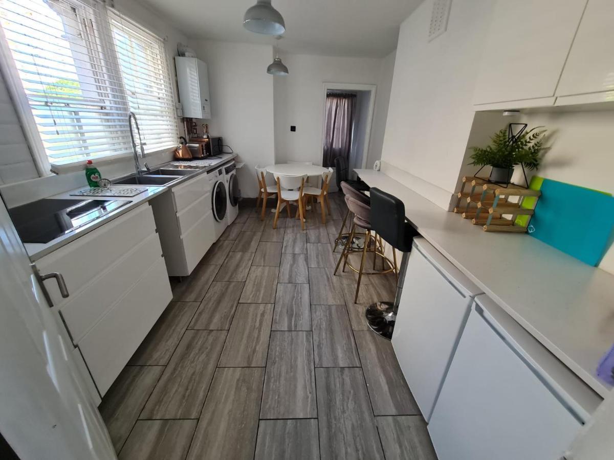 3-Bed House In London Self-Contained In Ladywell Villa Exterior photo