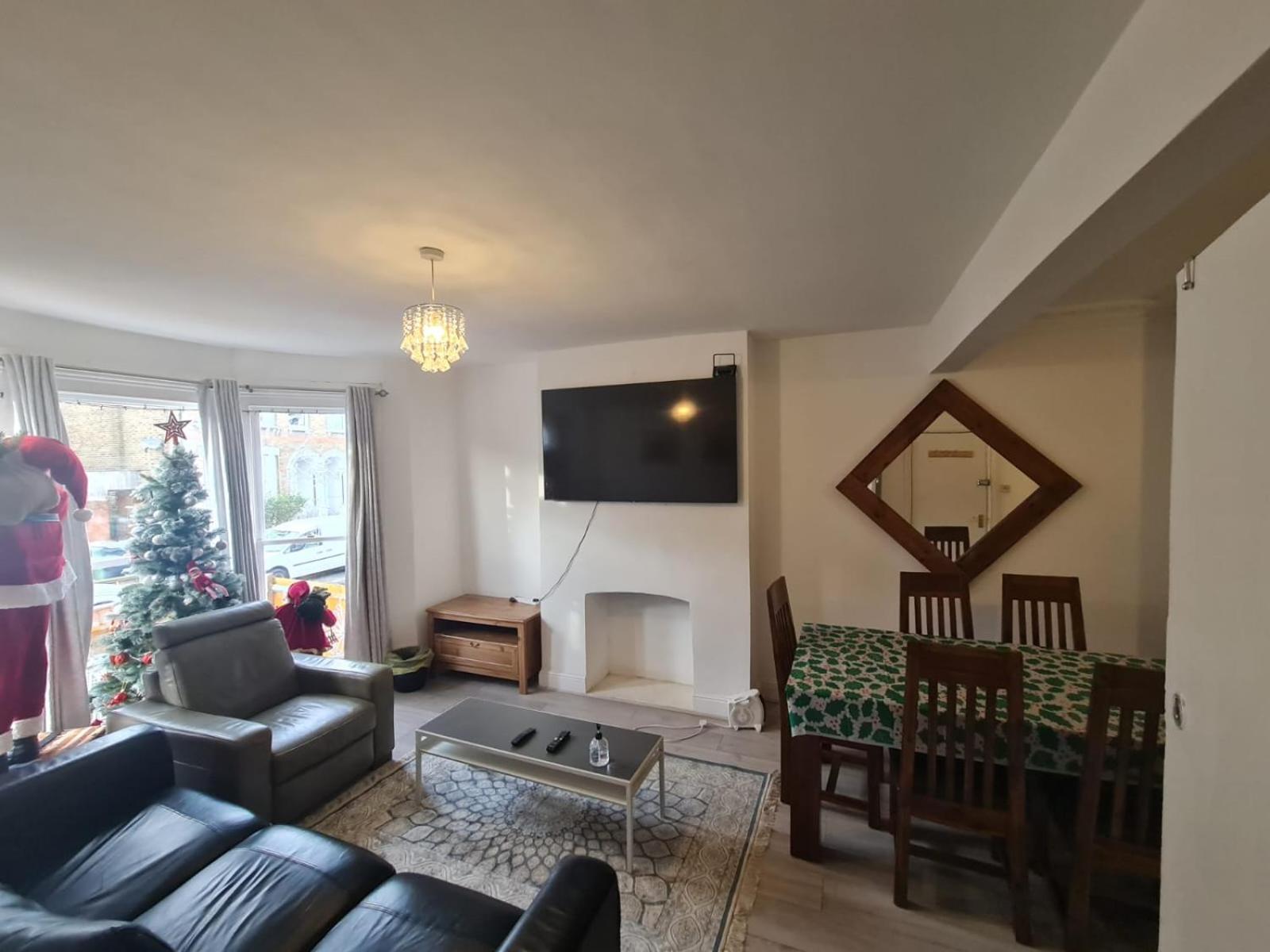 3-Bed House In London Self-Contained In Ladywell Villa Exterior photo