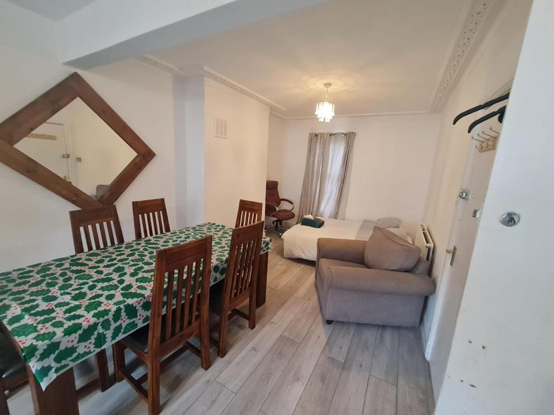 3-Bed House In London Self-Contained In Ladywell Villa Exterior photo
